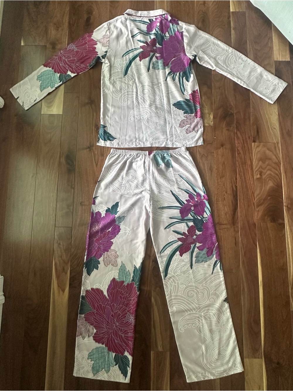 Natori Silky Peony Blossom Notch PJ Set; Size XS - Picture 3 of 9